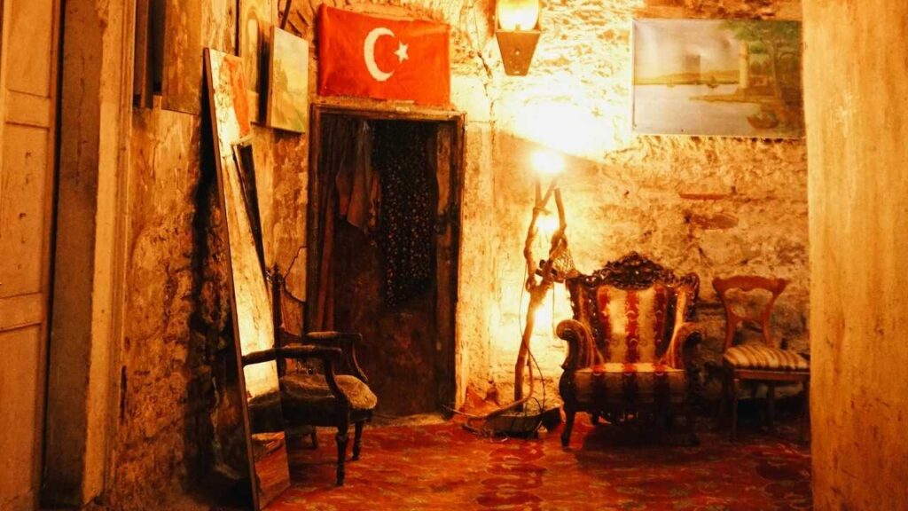 A-Glowing-History-The-Story-Behind-Turkish-Lamp-Designs