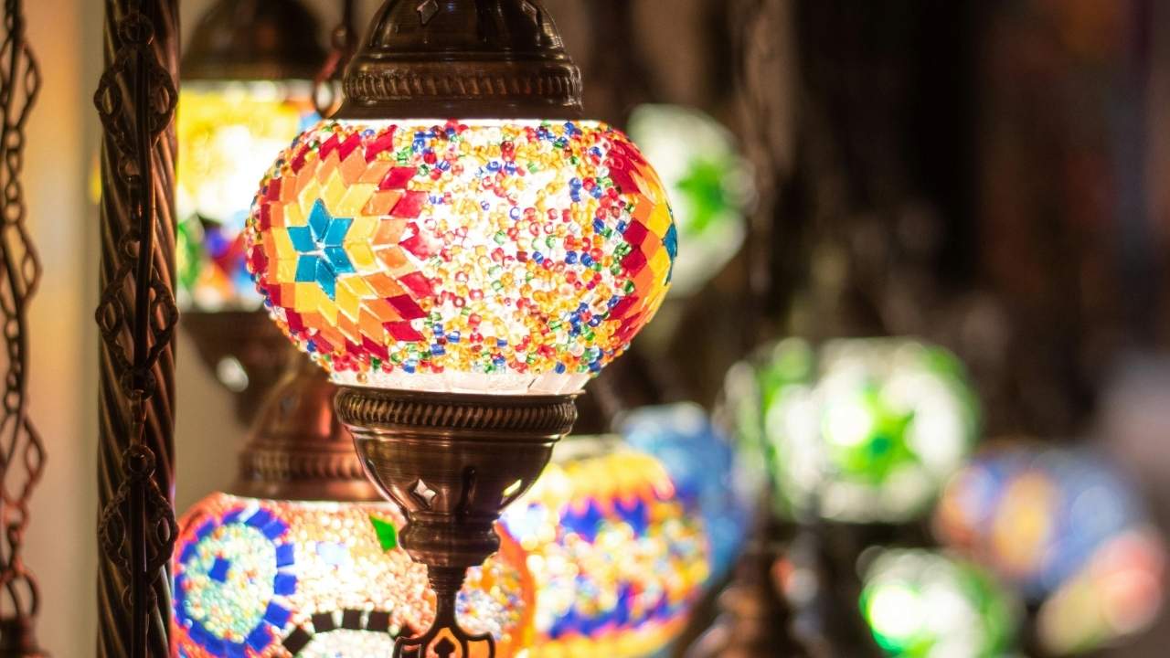 Turkish-Floor-Lamps-Guide-for-Elegant-and-Ambient-Home-Lighting