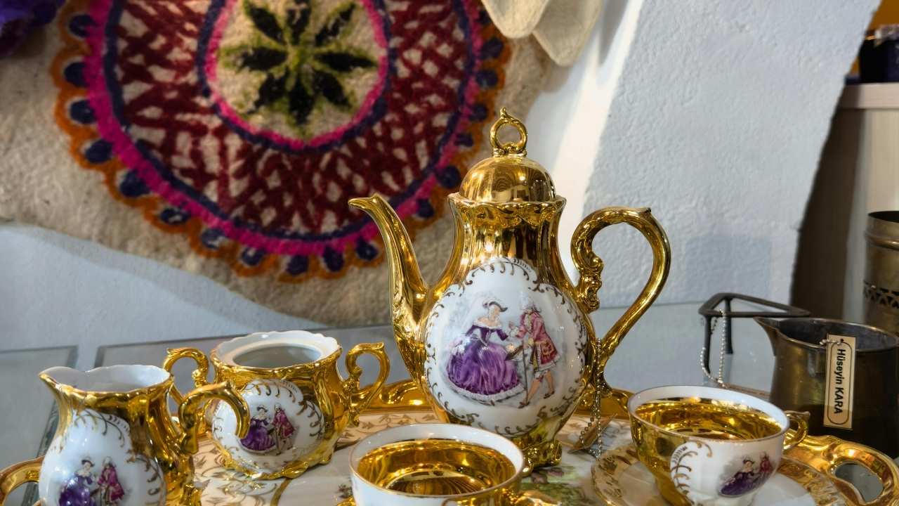 Turkish-Tea-Set-Explained-with-a-Guide-to-Its-Cultural-Meaning