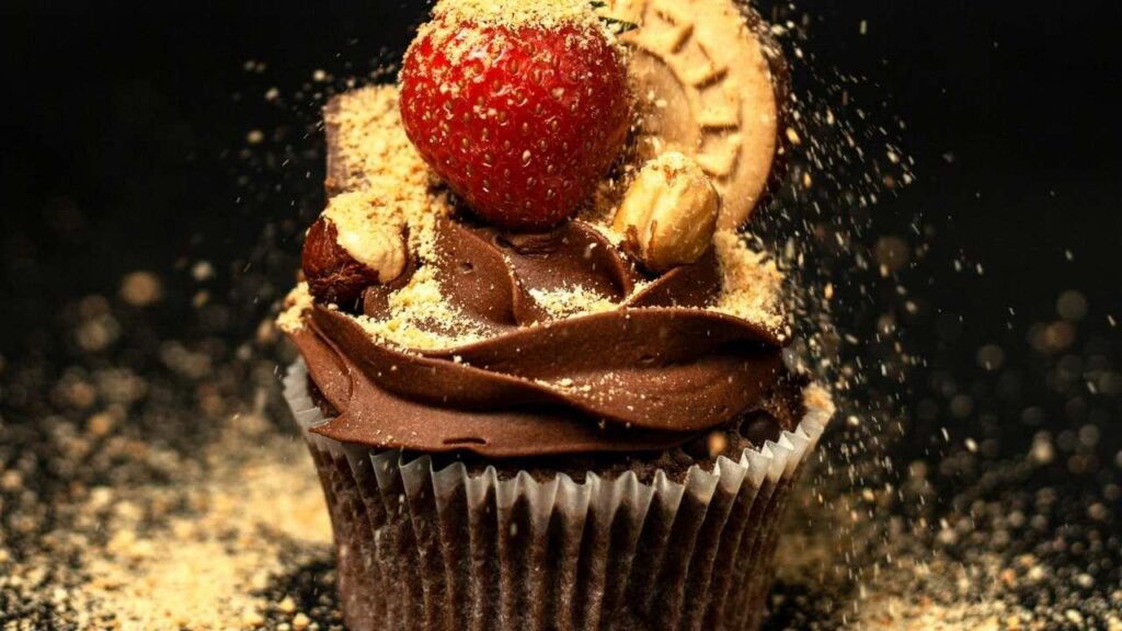 Honey Dust On Cake with Strawberry